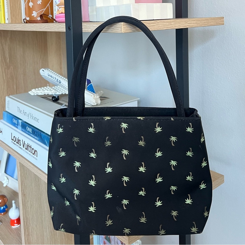 Sunny Hawaii Vintage Black Shoulder Bag with Palm Tree Design